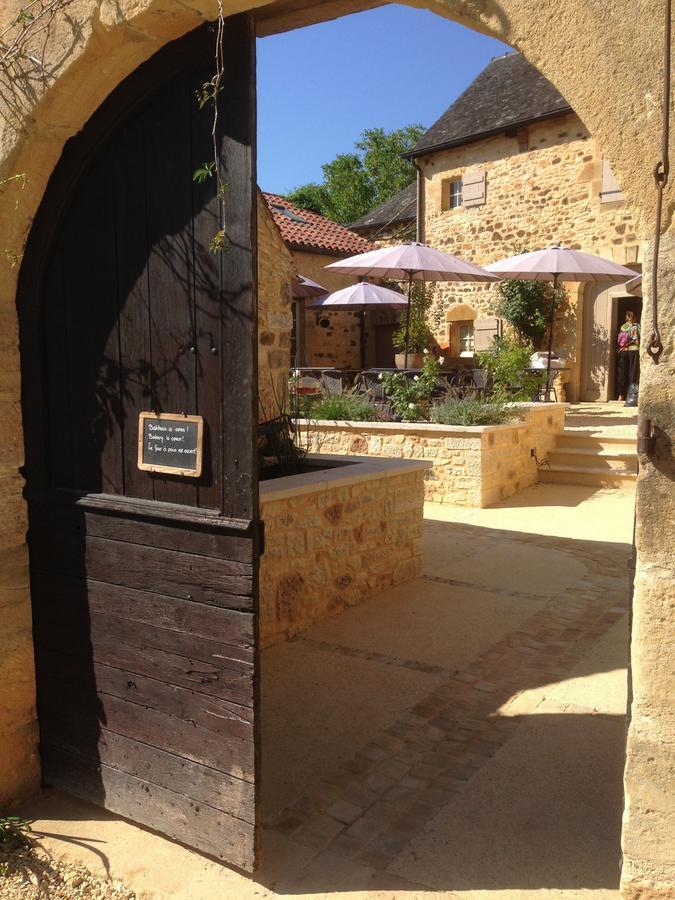 Lo Petit Cretsou Bed & Breakfast Simeyrols Exterior photo